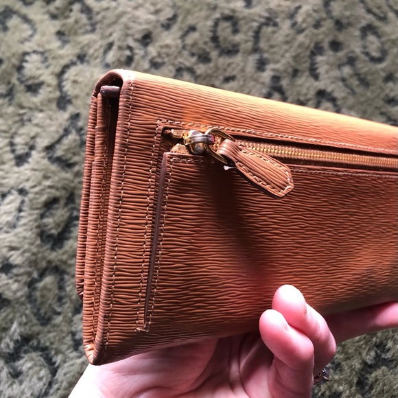 Auth PRADA long Vitello Wallet - Epi leather chestnut color w/ detachable ID tag - Picture 6 of 16